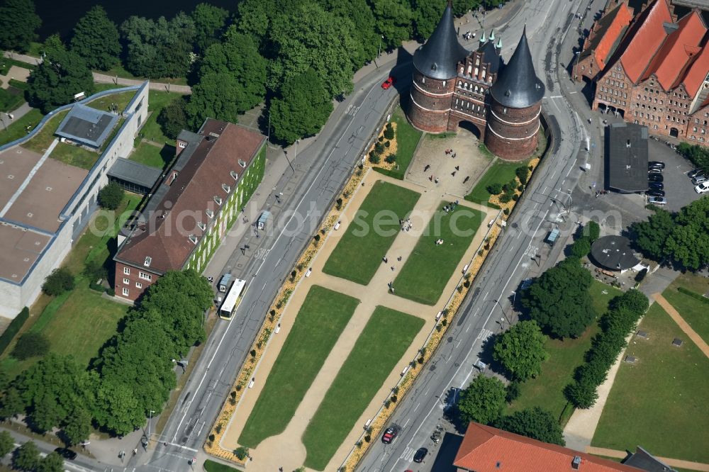 Aerial photograph Lübeck - Museum building complex Museum Holsten on Holstentor place in Luebeck in Schleswig-Holstein