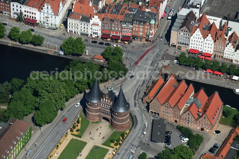 Lübeck from the bird's eye view: Museum building complex Museum Holsten on Holstentor place in Luebeck in Schleswig-Holstein