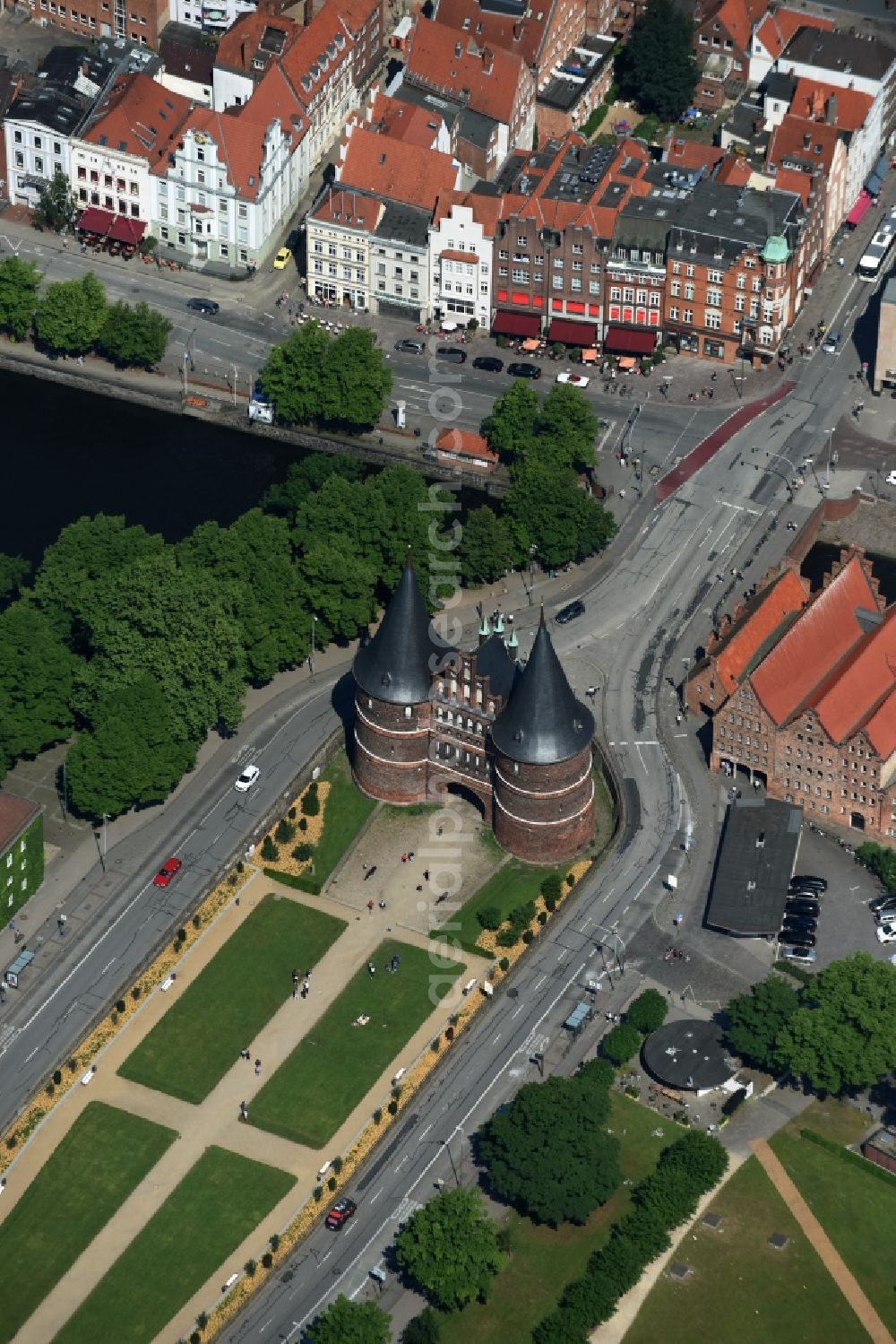 Aerial image Lübeck - Museum building complex Museum Holsten on Holstentor place in Luebeck in Schleswig-Holstein