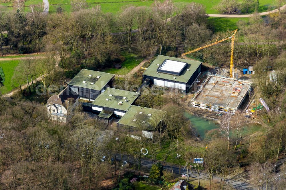 Bottrop from above - Museum building ensemble of Museumsverein Josef Albers Museum Quadrat e.V. Im Stadtgarten in the district Stadtmitte in Bottrop in the state North Rhine-Westphalia, Germany