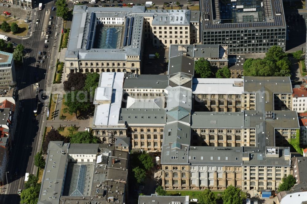 Aerial image Berlin - Museum building ensemble of Natural History at the Invalidenstrasse in Berlin in Germany