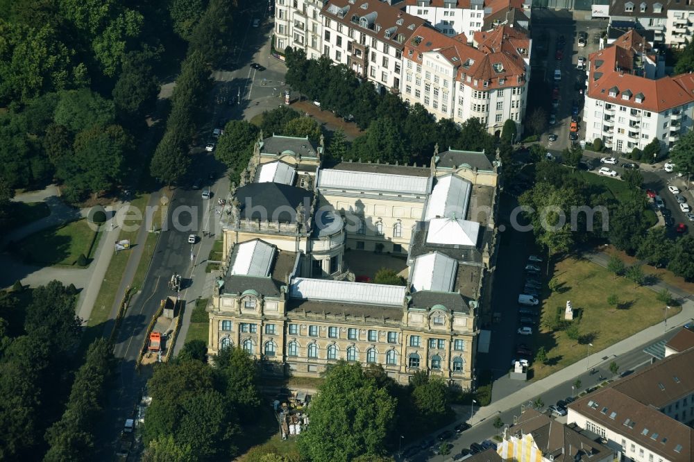 Hannover from the bird's eye view: Museum building ensemble Niedersaechsisches Landesmuseum on the Willy-Brandt-Allee in Hannover in the state Lower Saxony