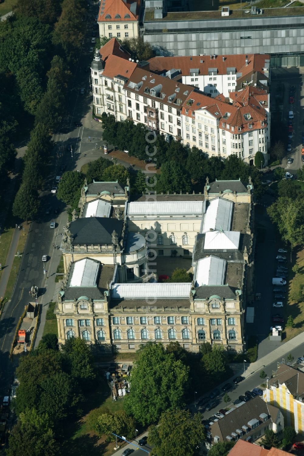 Aerial image Hannover - Museum building ensemble Niedersaechsisches Landesmuseum on the Willy-Brandt-Allee in Hannover in the state Lower Saxony