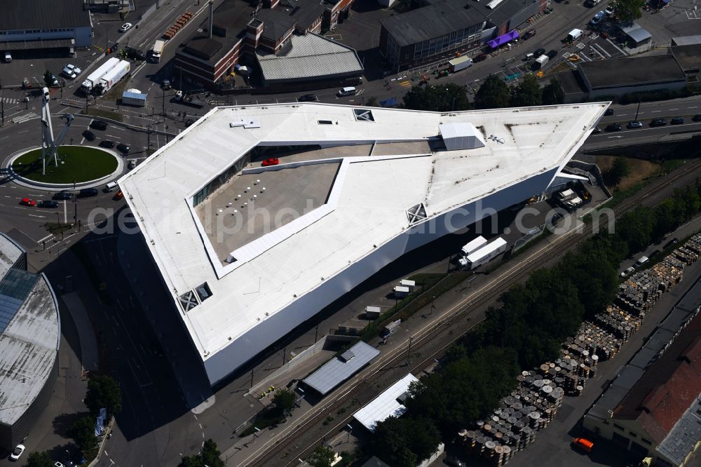 Aerial photograph Stuttgart - Museum building ensemble Porsche Museum on Porscheplatz in the district Zuffenhausen in Stuttgart in the state Baden-Wurttemberg, Germany