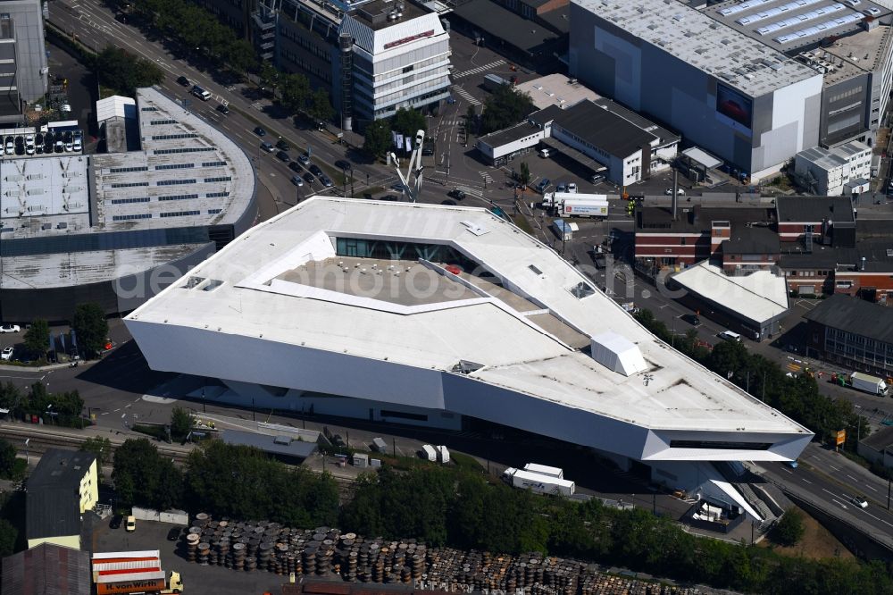 Stuttgart from the bird's eye view: Museum building ensemble Porsche Museum on Porscheplatz in the district Zuffenhausen in Stuttgart in the state Baden-Wurttemberg, Germany