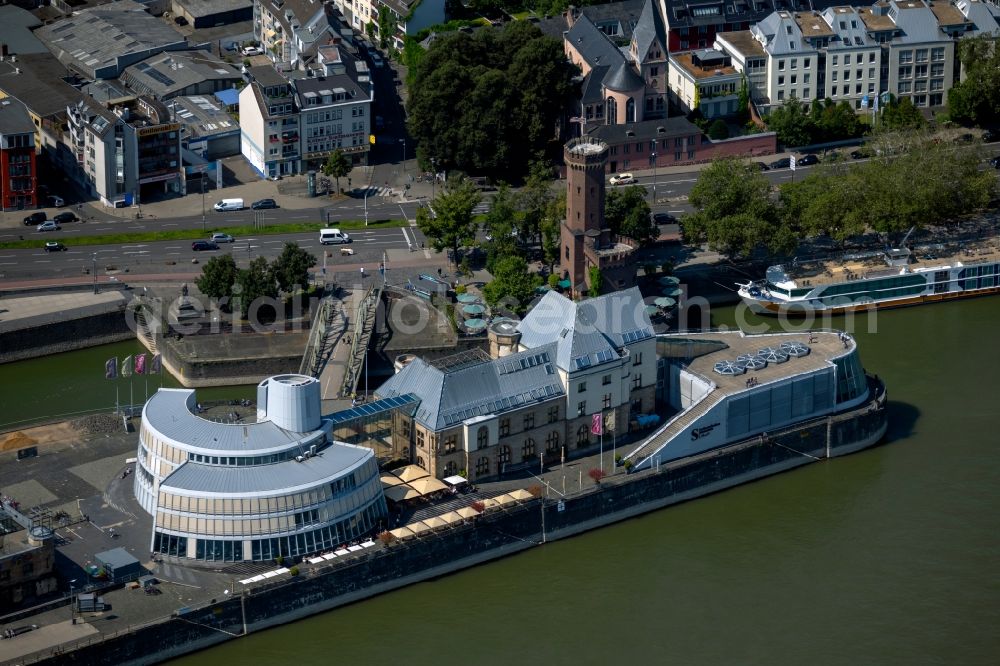 Köln from the bird's eye view: Museum building ensemble Schokoladenmuseum on Rheinpromenade auf of Rheinauhalbinsel in Rheinauhafen in the district Altstadt-Sued in Cologne in the state North Rhine-Westphalia, Germany