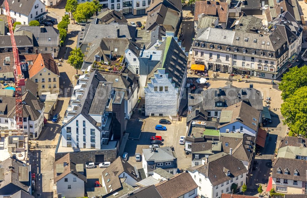 Attendorn from the bird's eye view: Museum building ensemble of Suedsauerlandmuseum Attendorn at the square ensemble Alter Markt in Attendorn in the state North Rhine-Westphalia, Germany