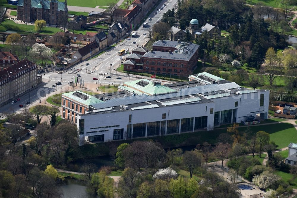 Aerial photograph Kopenhagen - Museum building ensemble SMK Statens Museum for Kunst Solvgade in Copenhagen in Region Hovedstaden, Denmark