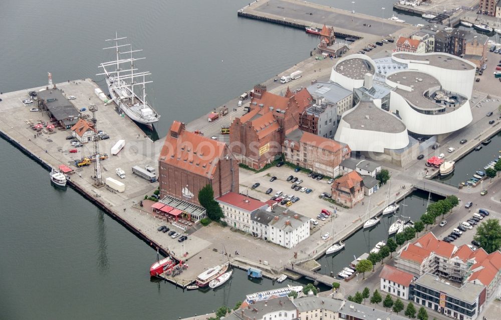 Aerial image Stralsund - Museum building ensemble of Stiftung Deutsches Meeresmuseum in the district Andershof in Stralsund in the state Mecklenburg - Western Pomerania