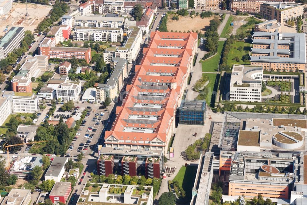 Karlsruhe from the bird's eye view: Museum building ensemble ZKM | Zentrum fuer Kunst and Medien in the district Suedweststadt in Karlsruhe in the state Baden-Wuerttemberg, Germany