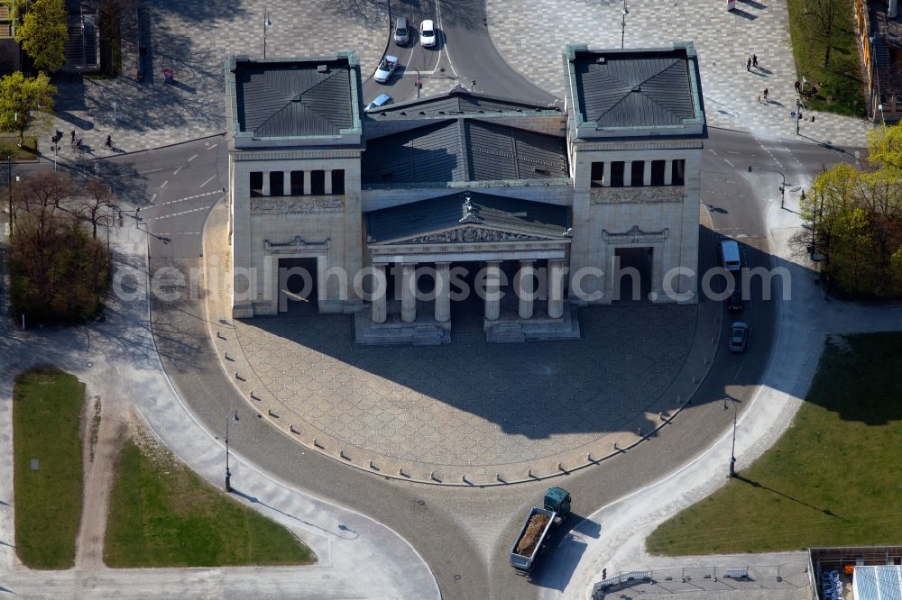 München from the bird's eye view: Museum-building ensemble Propylaea and State Collection of Antiquities at Koenigsplatz in the district Maxvorstadt in Munich in the state Bavaria, Germany