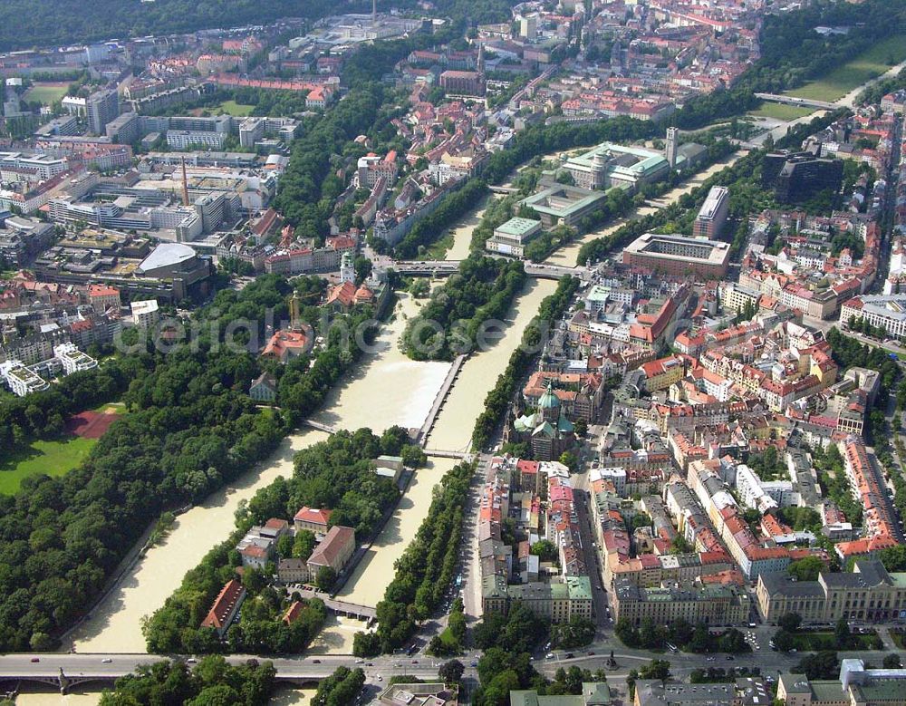 München from above - Blick auf die Isar Museums- und Praterinsel in München