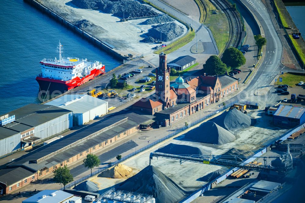 Aerial photograph Cuxhaven - Museum station emigrant museum Hapaghallen Amerikabahnhof in Cuxhaven in the state Lower Saxony, Germany