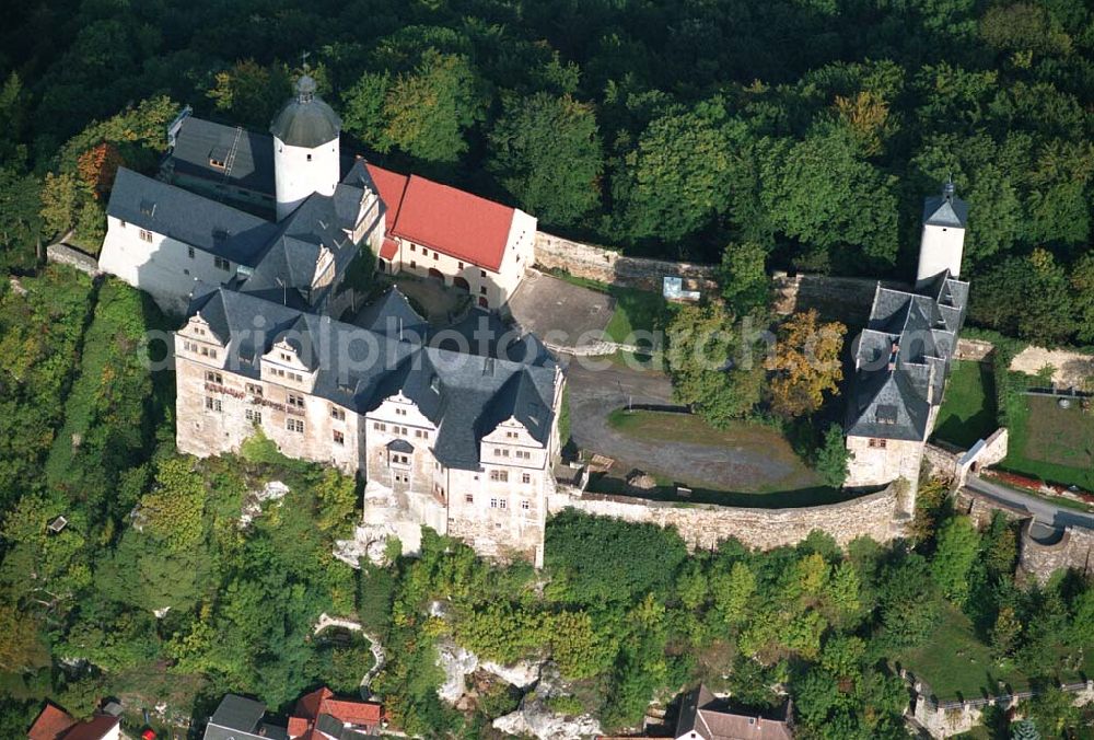 Aerial image Ranis / Thüringen - Wehr- und Wohnburg aus dem 11. Jahrhundert; die Burg erhält durch Ausbau im 16. Jahrhundert Renaissance-Schloßcharakter