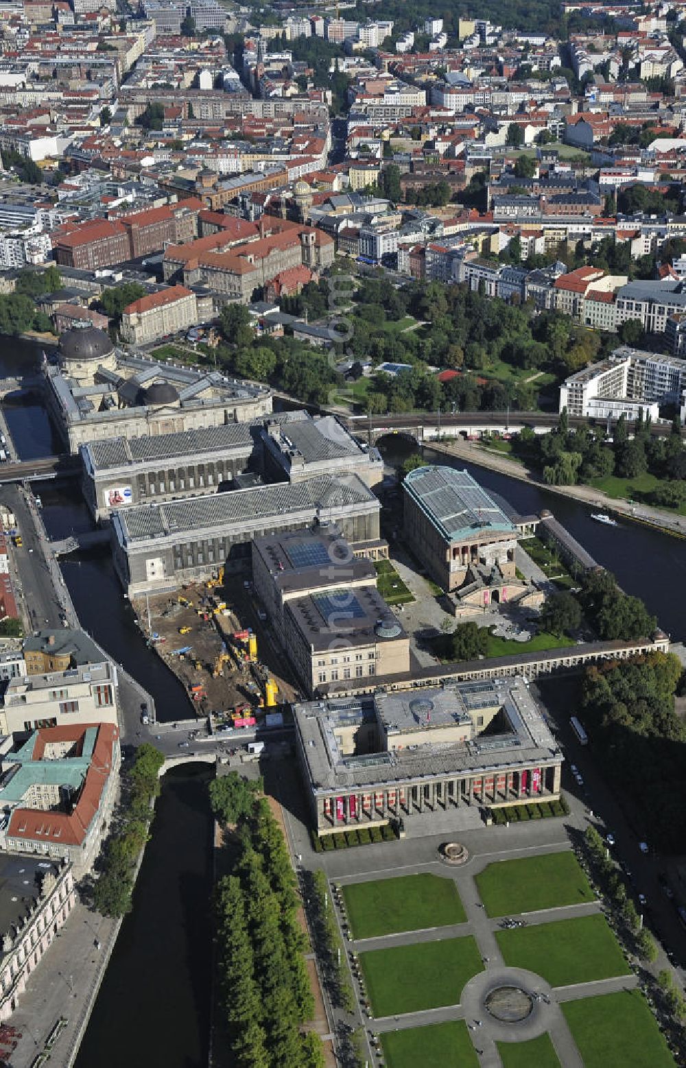 Aerial photograph Berlin - Blick auf die Museumsinsel mit dem Alten Museum, dem Neuen Museum, dem Pergamonmuseum, dem Bode-Museum und der Alten Nationalgalerie. View of the Museum Island with the Old Museum, the New Museum, the Pergamon Museum, the Bode Museum and the Alte Nationalgalerie.