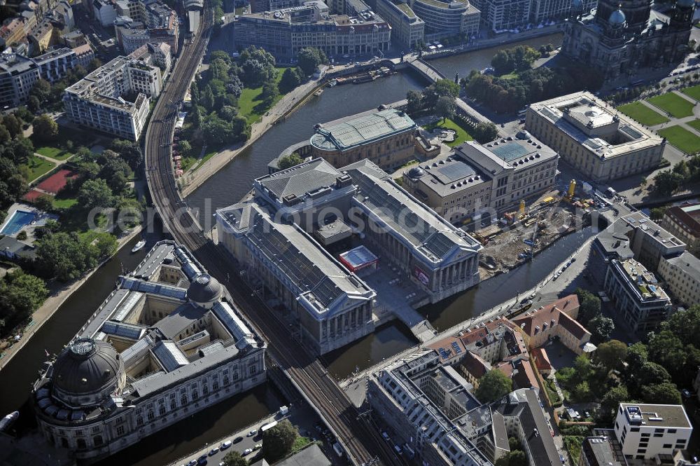 Aerial image Berlin - Blick auf die Museumsinsel mit dem Alten Museum, dem Neuen Museum, dem Pergamonmuseum, dem Bode-Museum und der Alten Nationalgalerie. View of the Museum Island with the Old Museum, the New Museum, the Pergamon Museum, the Bode Museum and the Alte Nationalgalerie.