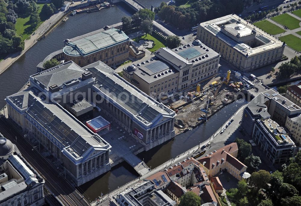 Aerial photograph Berlin - Blick auf die Museumsinsel mit dem Alten Museum, dem Neuen Museum, dem Pergamonmuseum, dem Bode-Museum und der Alten Nationalgalerie. View of the Museum Island with the Old Museum, the New Museum, the Pergamon Museum, the Bode Museum and the Alte Nationalgalerie.