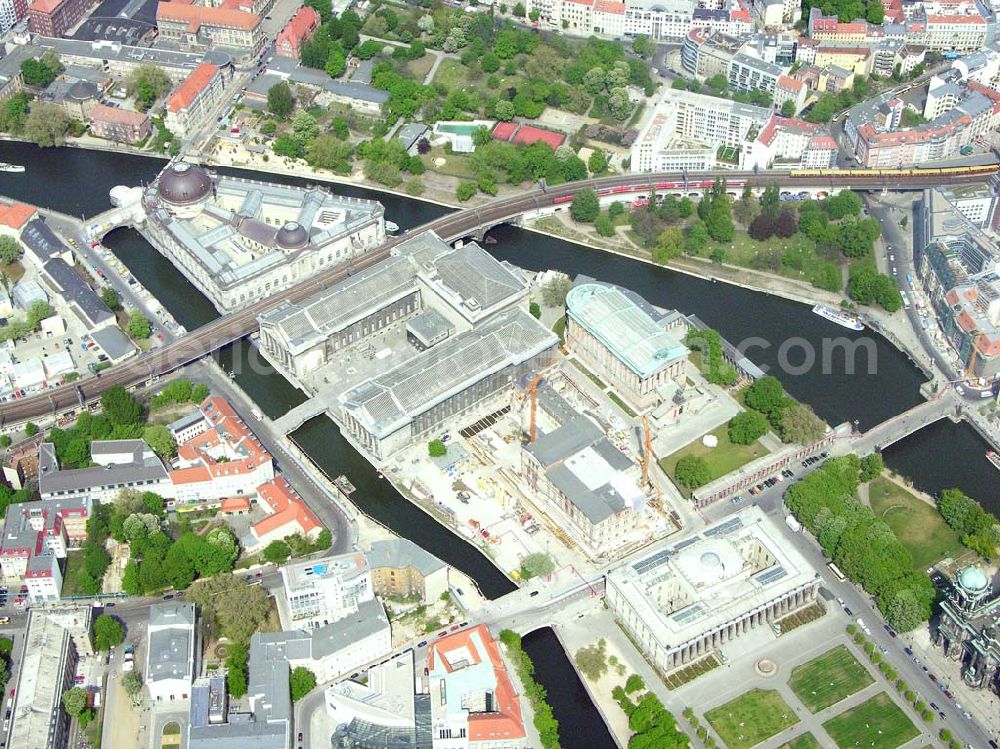 Berlin from above - Berlin-Mitte : Rekonstruktionsarbeiten auf der Berliner Museumsinsel