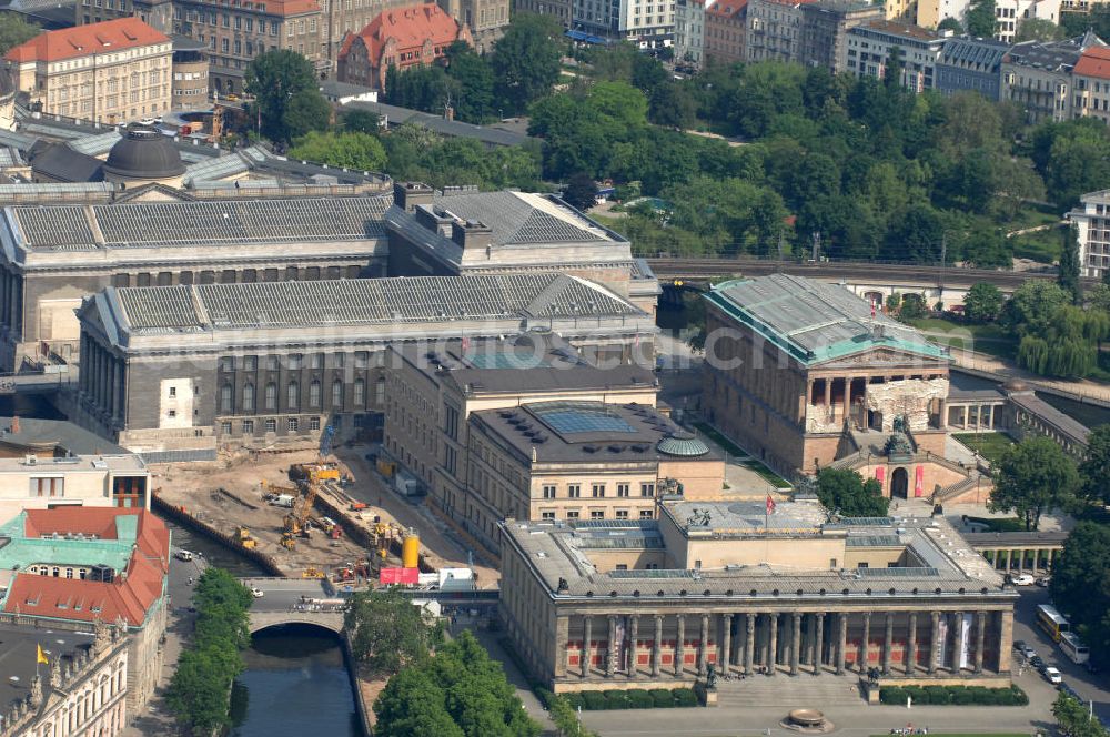 Berlin from above - Blick auf die Berliner Museumsinsel, einem Bestandteil des Weltkulturerbes der UNESCO und dem Touristenmagneten der Stadt. View of the Berlin Museum Island, a part of the UNESCO World Heritage and the tourist magnet of the city.