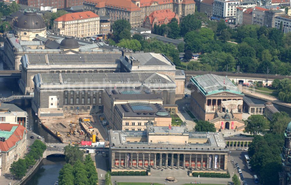 Aerial photograph Berlin - Blick auf die Berliner Museumsinsel, einem Bestandteil des Weltkulturerbes der UNESCO und dem Touristenmagneten der Stadt. View of the Berlin Museum Island, a part of the UNESCO World Heritage and the tourist magnet of the city.