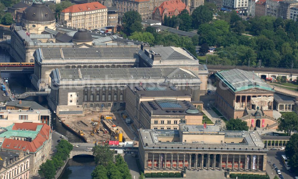 Berlin from above - Blick auf die Berliner Museumsinsel, einem Bestandteil des Weltkulturerbes der UNESCO und dem Touristenmagneten der Stadt. View of the Berlin Museum Island, a part of the UNESCO World Heritage and the tourist magnet of the city.