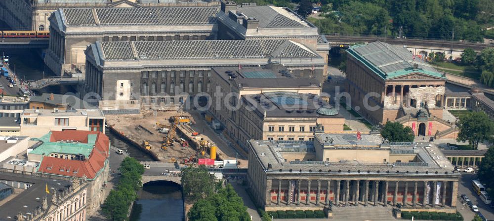 Berlin from the bird's eye view: Blick auf die Berliner Museumsinsel, einem Bestandteil des Weltkulturerbes der UNESCO und dem Touristenmagneten der Stadt. View of the Berlin Museum Island, a part of the UNESCO World Heritage and the tourist magnet of the city.