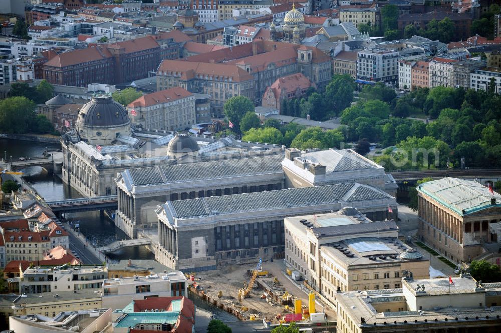 Berlin from the bird's eye view: Blick über die Museumsinsel auf das Max-Planck-Institut in Berlin-Mitte. View over the Museum Island onto the Max Planck Institute in the central locality Mitte.