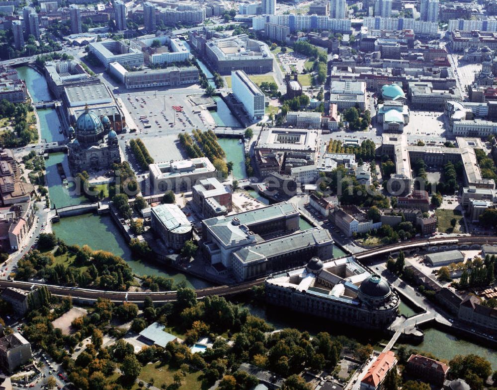 Berlin Mitte from above - Das UNESCO Weltkulturerbe, die Museumsinsel in der Spree in Berlin. The Museum Island Berlin, a UNESCO World Cultural Heritage.