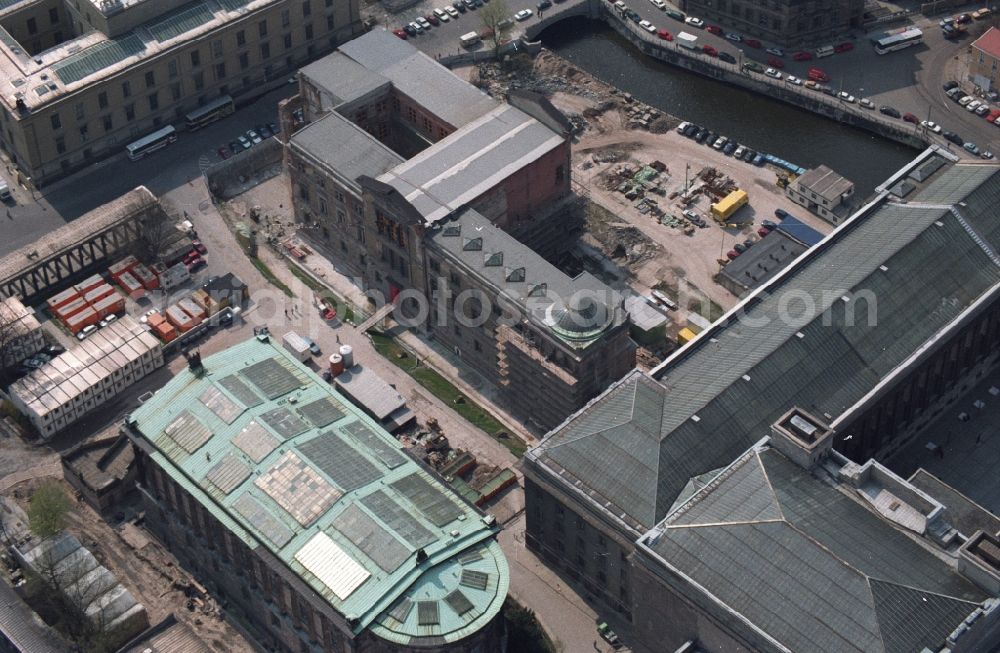 Aerial photograph Berlin Mitte - Museum Island with the Bode Museum, the Pergamon Museum, the Old National Gallery, the Colonnades and the New Museum. The complex is a World Heritage site by UNESCO