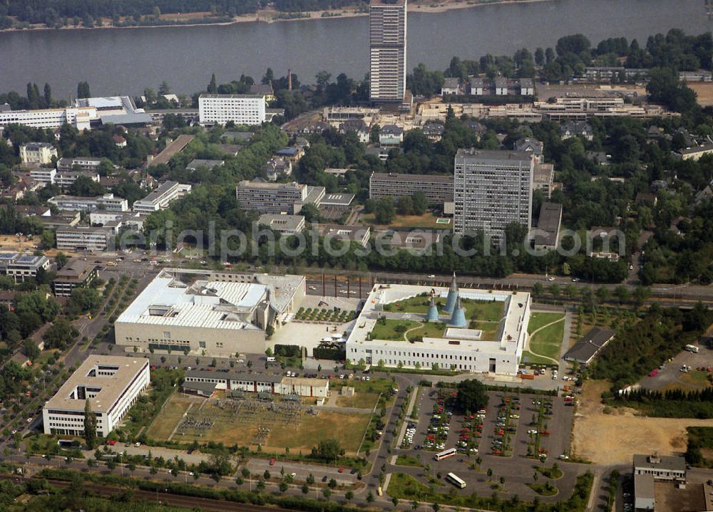 Aerial image Bonn - Blick auf die Museumsmeile mit der Kunst- und Ausstellungshalle der Bundesrepublik Deutschland und dem Haus der Geschichte in Bonn. View of the Museum Mile with the Art and Exhibition Hall of the Federal Republic of Germany and the House of History in Bonn.