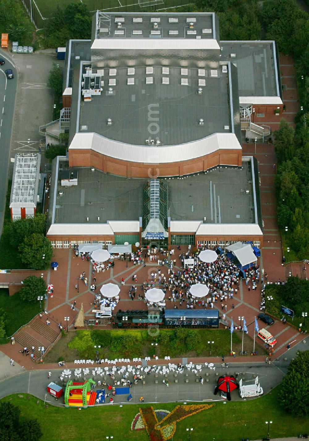 Bochum from the bird's eye view: Blick auf das Theater in dem das Starlight Express Musical aufgeführt wird.