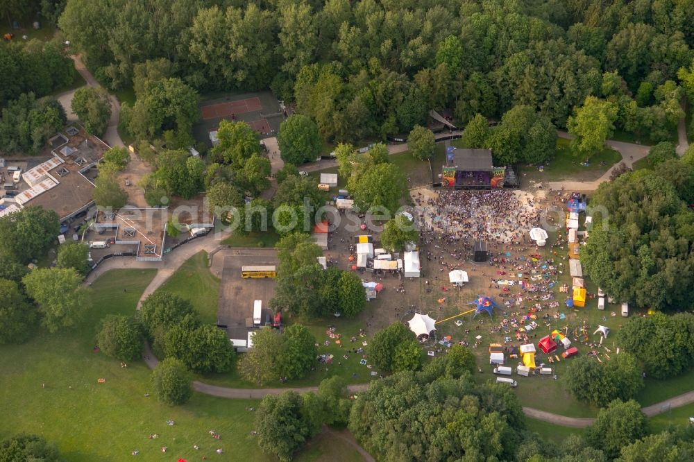 Dortmund from the bird's eye view: Music concert on the outdoor stage des Reggae- Festival im Revierpark Wischlingen in Dortmund in the state North Rhine-Westphalia