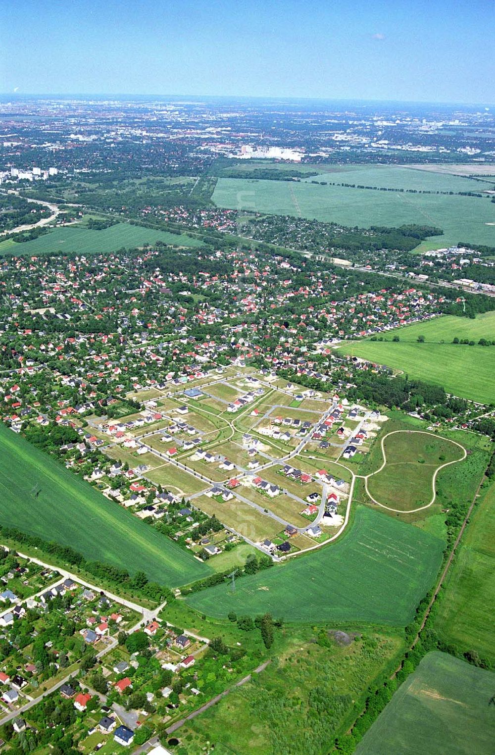 Teltow / Brandenburg from above - Bau des Musikerviertels der Deutschen Post Immobilien an der Beethovenstraße in Teltow / Brandenburg. Herr Dipl.-Ing. Manfred von Sanden Deutsche Post AG, Charles-de-Gaulle-Straße 20, 53113 Bonn,Tel. 0228-182-4202