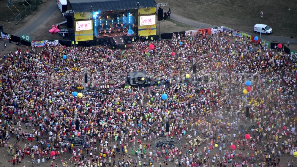 Bonn from the bird's eye view: Music event with carnival songs Jeck im Sunnesching in Bonn in the state North Rhine-Westphalia, Germany