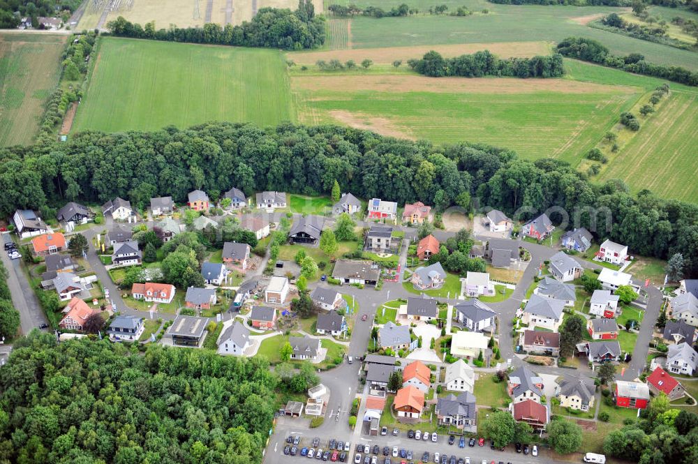 Aerial photograph Bad Vilbel - Musterhaus-Siedlung am Seckbacher Busch in Bad Vilbel in Hessen. Model home settlement in Bad Vilbel in Hesse.