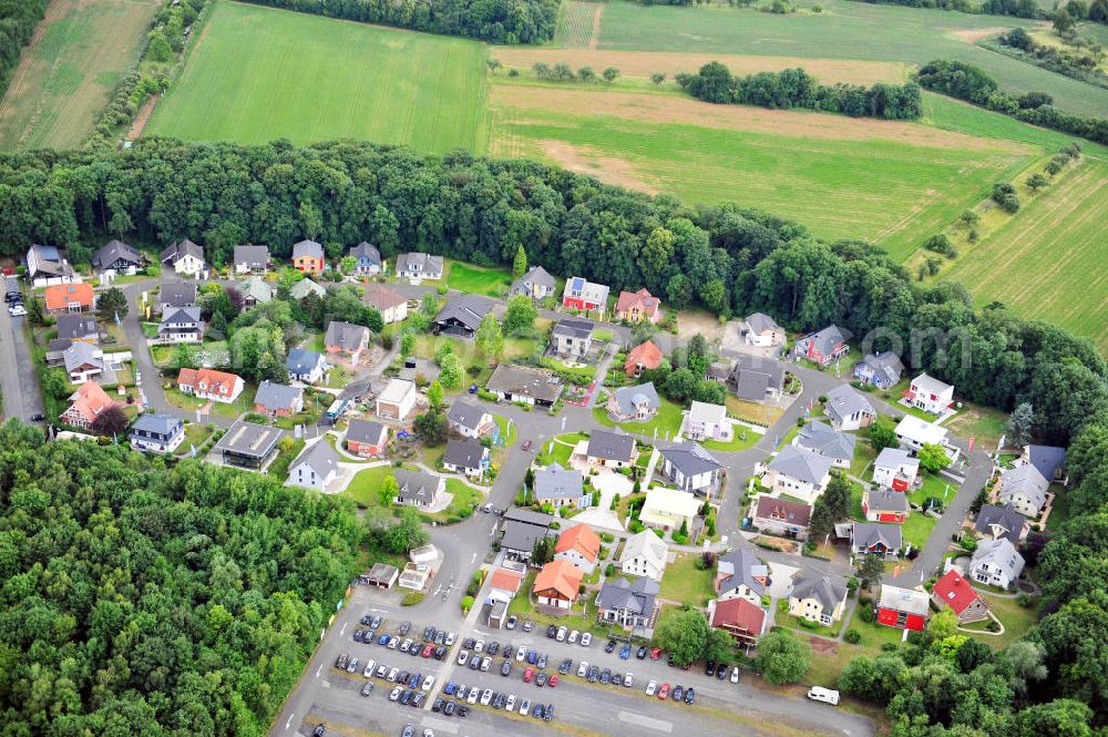 Bad Vilbel from above - Musterhaus-Siedlung am Seckbacher Busch in Bad Vilbel in Hessen. Model home settlement in Bad Vilbel in Hesse.