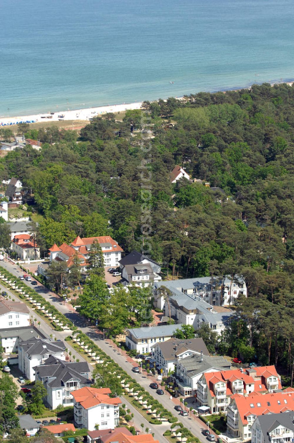 BAABE from the bird's eye view: Blick auf die Mutter und Kind- Klinik der AWO Sano gGmbH an der Strandstrasse 20 in 18586 Ostseebad Baabe.