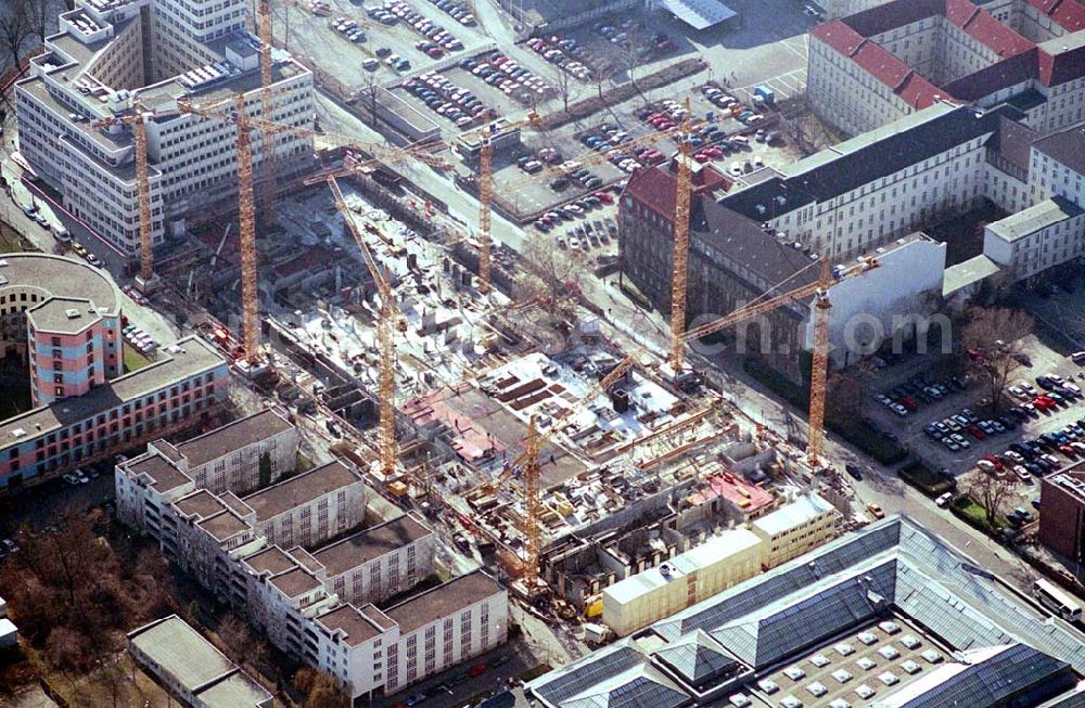 Berlin-Tiergarten from the bird's eye view: Berlin-Tiergarten Neubau Hotel Maritim an der Stauffenbergstraße in Berlin-TiergartenDie Maritim Hotelgesellschaft mbH, der größte deutsche First-Class-Hotelanbieter im Tagungs- und Konferenzbereich, wird Betreiber des Hotels. Bereits im Sommer 2005 - nach einer Bauzeit von zirka zwei Jahren - wird das Hotel an den Projektentwickler und Bauherrn, die Viterra Development GmbH, übergeben.