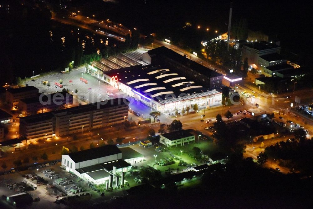 Aerial photograph Berlin - Night view Building of the construction market Bauhaus Schnellerstrasse federal road B96a Karlshorster Strasse in Berlin