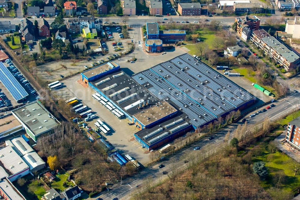 Moers from above - Bus Depot of the Niederrheinische Verkehrsbetriebe Aktiengesellschaft NIAG on Rheinberger Strasse in Moers in the state of North Rhine-Westphalia