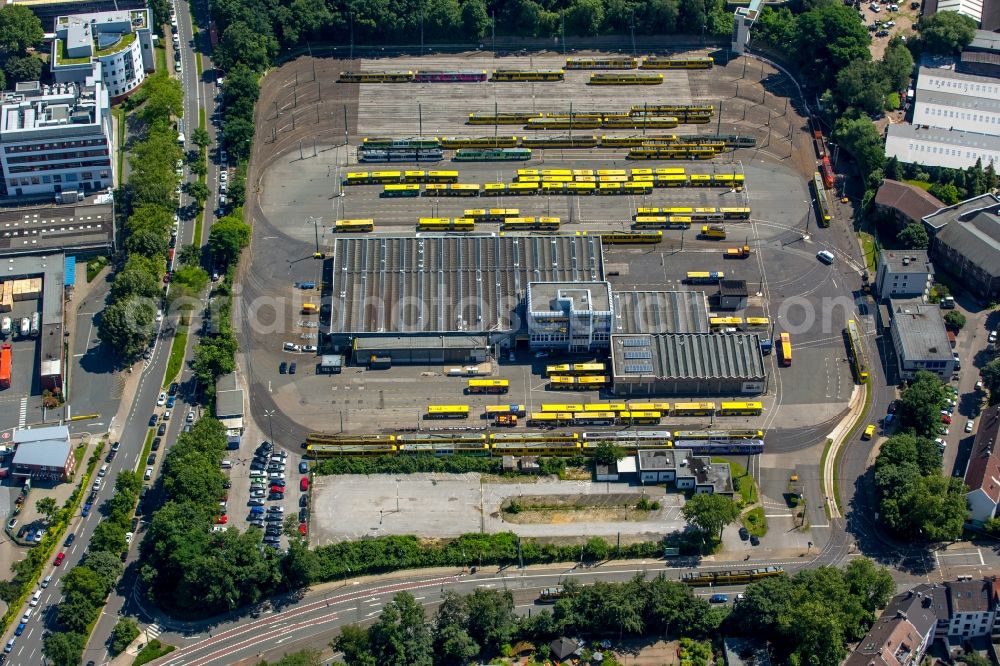 Aerial image Essen - Commuter and bus and tram depot, the Municipal Transport Company EVAG in Essen in North Rhine-Westphalia