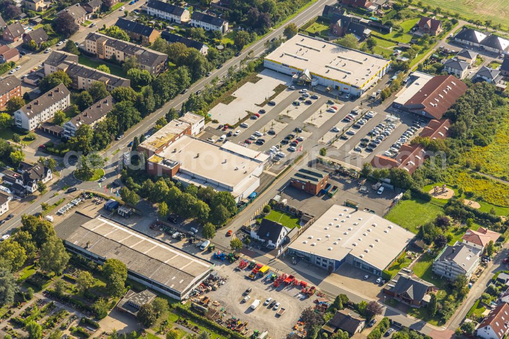 Beckum from the bird's eye view: Building complex of local supply center Rewe and Aldi on street Cheruskerstrasse in Beckum at Sauerland in the state North Rhine-Westphalia, Germany