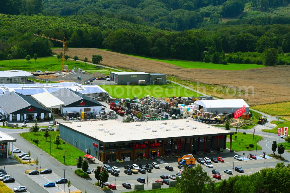 Aerial image Sankt Katharinen - Building complex of local supply center REWE Florian Weller on street Am Rennenberg in Sankt Katharinen in the state Rhineland-Palatinate, Germany