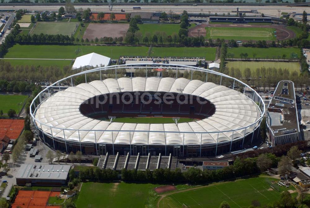 Aerial photograph Stuttgart - Zur Fußball-Weltmeisterschaft 2006 fertig umgebautes Stadion in Stuttgart. Das Gottlieb-Daimler-Stadion, ehemals Neckarstadion, liegt im rund 55 ha großen Sportzentrum Cannstatter Wasen. Das markanteste Merkmal ist die Stahlseilbinder-Konstruktion des Membrandaches, das die gesamten Zuschauerplätze überspannt.Abteilung Stadien, Bezirks-und Eissportanlagen, Mercedesstraße 87, 70372 Stuttgart, Telefon +49-(0)711-216-4661, Telefax +49-(0)711-216-3326,Architekt: Arat, Siegel & Partner