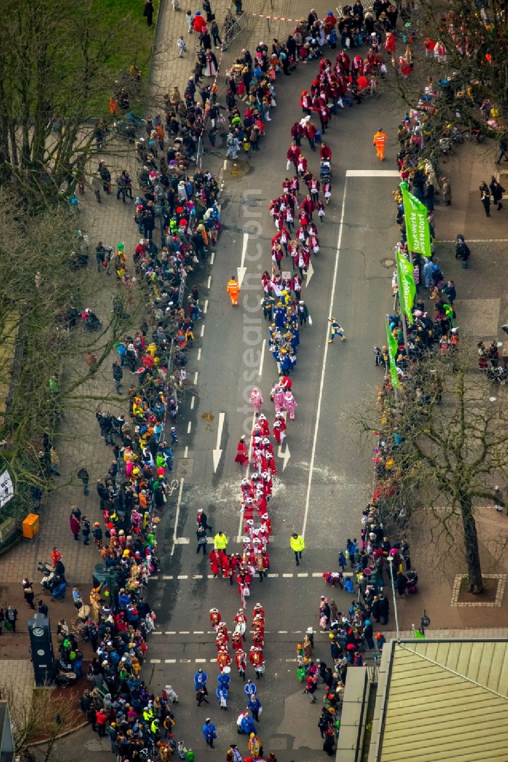 Aerial photograph Düsseldorf - Fool in carnival costumes at the Childrens- Carnival Parade in Duesseldorf in the state North Rhine-Westphalia