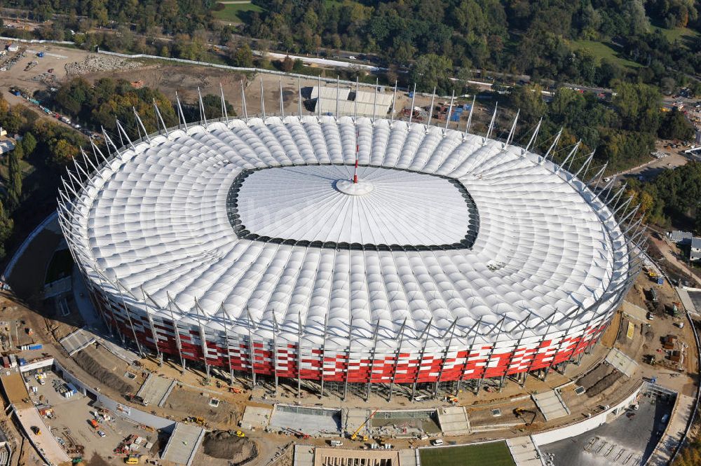 Warschau / Warszawa / Warsaw from the bird's eye view: Das neu errichtete Stadion Warschauer Nationalstadion im Stadtteil Praga am Weichselufer gegenüber dem Warschauer Zentrum in der Woiwodschaft Masowien, Polen. Das Fußballstadion ist ein Austragungsort der UEFA Fußball-Europameisterschaft EM 2012. Generalplaner des Stadion-Neubau ist ein Konsortium aus den Architekturbüros JSK Architekten, Gerkan, Marg und Partner sowie dem Ingenieurbüro Schlaich Bergermann und Partner. Die Hochbauarbeiten wurden durch die ALPINE - PBG SA und die Hydrobudowa Polska SA ausgeführt. The new built stadium National Stadium in Warsaw in the voivodeship Masovia, Poland.