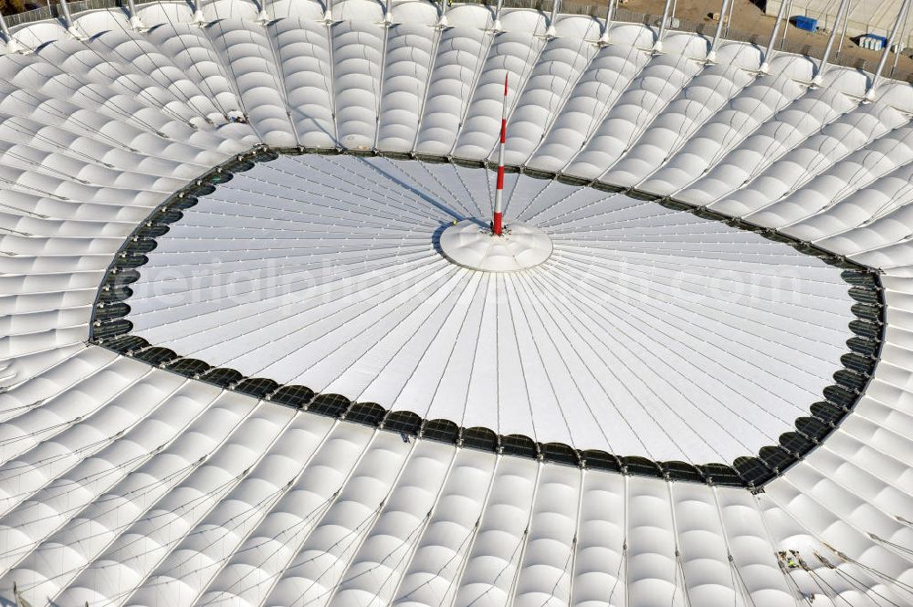 Aerial photograph Warschau / Warszawa / Warsaw - Das neu errichtete Stadion Warschauer Nationalstadion im Stadtteil Praga am Weichselufer gegenüber dem Warschauer Zentrum in der Woiwodschaft Masowien, Polen. Das Fußballstadion ist ein Austragungsort der UEFA Fußball-Europameisterschaft EM 2012. Generalplaner des Stadion-Neubau ist ein Konsortium aus den Architekturbüros JSK Architekten, Gerkan, Marg und Partner sowie dem Ingenieurbüro Schlaich Bergermann und Partner. Die Hochbauarbeiten wurden durch die ALPINE - PBG SA und die Hydrobudowa Polska SA ausgeführt. The new built stadium National Stadium in Warsaw in the voivodeship Masovia, Poland.