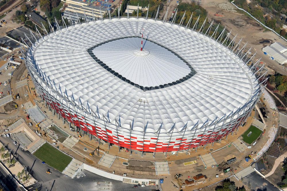 Aerial image Warschau / Warszawa / Warsaw - Das neu errichtete Stadion Warschauer Nationalstadion im Stadtteil Praga am Weichselufer gegenüber dem Warschauer Zentrum in der Woiwodschaft Masowien, Polen. Das Fußballstadion ist ein Austragungsort der UEFA Fußball-Europameisterschaft EM 2012. Generalplaner des Stadion-Neubau ist ein Konsortium aus den Architekturbüros JSK Architekten, Gerkan, Marg und Partner sowie dem Ingenieurbüro Schlaich Bergermann und Partner. Die Hochbauarbeiten wurden durch die ALPINE - PBG SA und die Hydrobudowa Polska SA ausgeführt. The new built stadium National Stadium in Warsaw in the voivodeship Masovia, Poland.