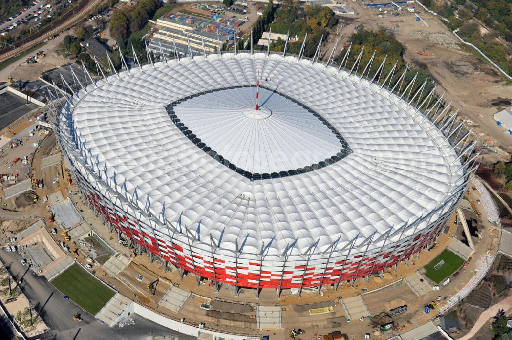 Aerial photograph Warschau / Warszawa / Warsaw - Das neu errichtete Stadion Warschauer Nationalstadion im Stadtteil Praga am Weichselufer gegenüber dem Warschauer Zentrum in der Woiwodschaft Masowien, Polen. Das Fußballstadion ist ein Austragungsort der UEFA Fußball-Europameisterschaft EM 2012. Generalplaner des Stadion-Neubau ist ein Konsortium aus den Architekturbüros JSK Architekten, Gerkan, Marg und Partner sowie dem Ingenieurbüro Schlaich Bergermann und Partner. Die Hochbauarbeiten wurden durch die ALPINE - PBG SA und die Hydrobudowa Polska SA ausgeführt. The new built stadium National Stadium in Warsaw in the voivodeship Masovia, Poland.