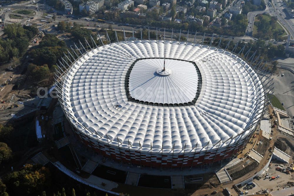 Warschau / Warszawa / Warsaw from the bird's eye view: Das neu errichtete Stadion Warschauer Nationalstadion im Stadtteil Praga am Weichselufer gegenüber dem Warschauer Zentrum in der Woiwodschaft Masowien, Polen. Das Fußballstadion ist ein Austragungsort der UEFA Fußball-Europameisterschaft EM 2012. Generalplaner des Stadion-Neubau ist ein Konsortium aus den Architekturbüros JSK Architekten, Gerkan, Marg und Partner sowie dem Ingenieurbüro Schlaich Bergermann und Partner. Die Hochbauarbeiten wurden durch die ALPINE - PBG SA und die Hydrobudowa Polska SA ausgeführt. The new built stadium National Stadium in Warsaw in the voivodeship Masovia, Poland.